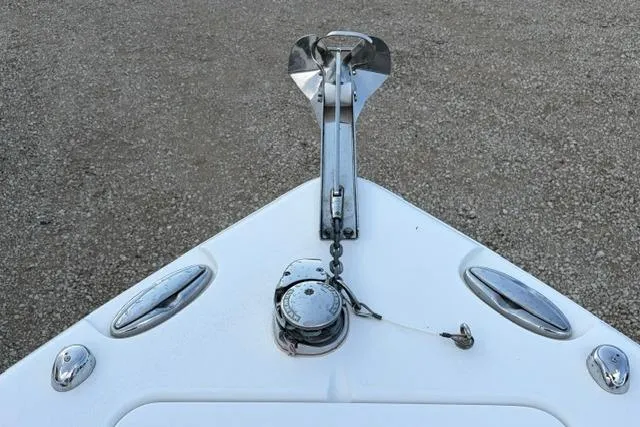 Slide: The Image of Bow of 2018 Sea Hunt Ultra 255 SE boat with anchor and cleats. - 20