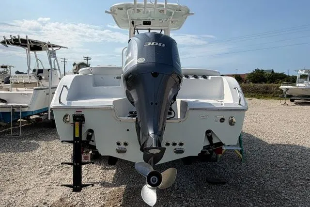 Slide: The Image of 2018 Sea Hunt Ultra 255 SE boat with powerful outboard motor, parked on gravel. - 4