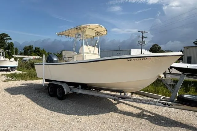 The Image of 2007 Parker 23 SE boat on trailer, parked outdoors under a clear sky. - 0