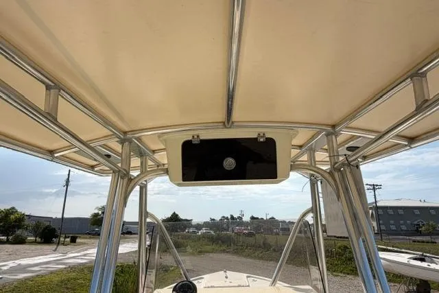 Slide: The Image of 2007 Parker 23 SE boat's T-top view with clear sky background. - 13
