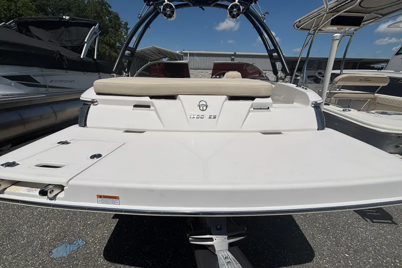Slide: The Image of 2018 Regal 1900 ES Bowrider boat, rear view, parked on trailer. - 6
