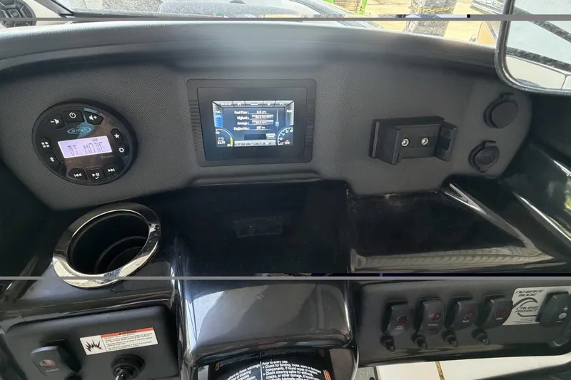 Slide: The Image of Dashboard of 2022 Yamaha Boats AR195 with control panel and display screen. - 5