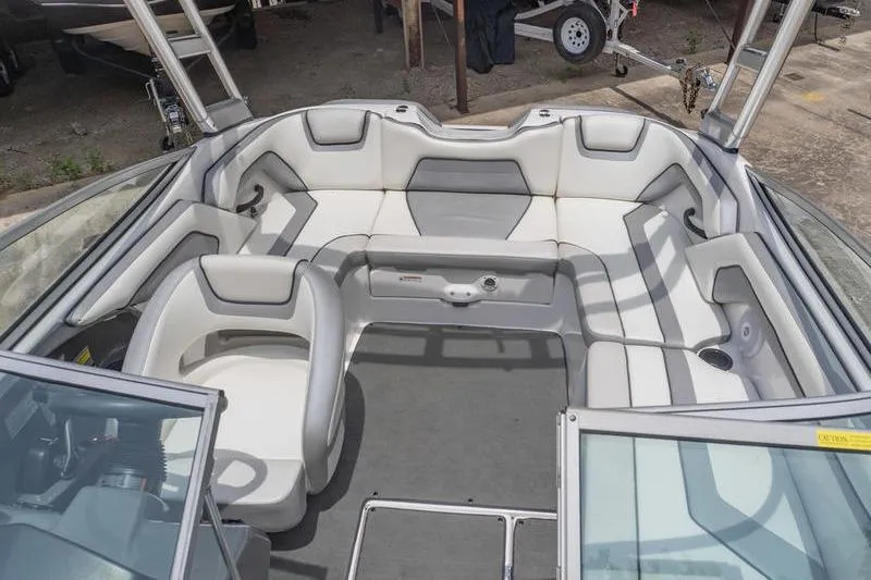 The Image of 2017 Yamaha Boats AR190 interior with spacious seating and modern design. - 20