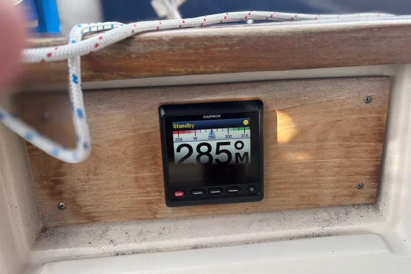 Slide: The Image of Garmin navigation display on 1999 Island Packet 45 sailboat, showing heading of 285 degrees. - 11
