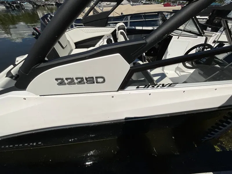 Slide: The Image of A modern Yamaha 222SD boat on the water with sleek design and black frame. - 4