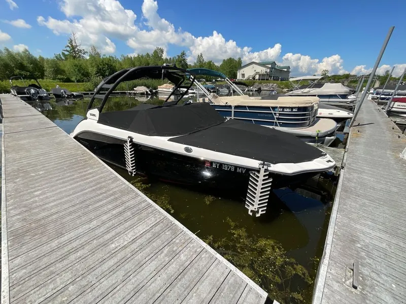 Slide: The Image of A 2025 Yamaha 222SD boat docked on the water. - 25