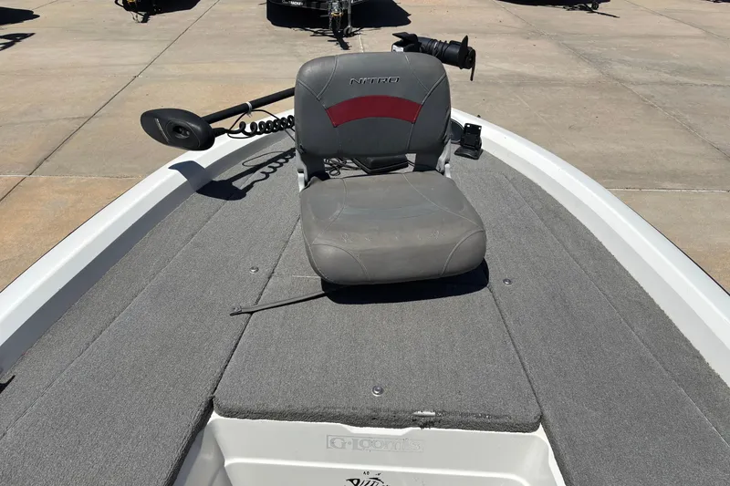 Slide: The Image of 1998 Nitro 700 LX DC boat with gray seating and trolling motor on deck. - 2