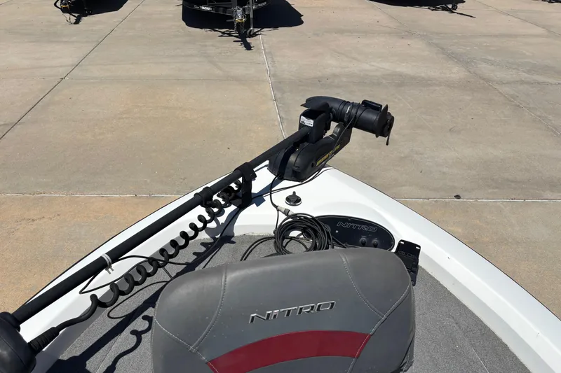 Slide: The Image of 1998 Nitro 700 LX DC boat interior with trolling motor and branded seat. - 5