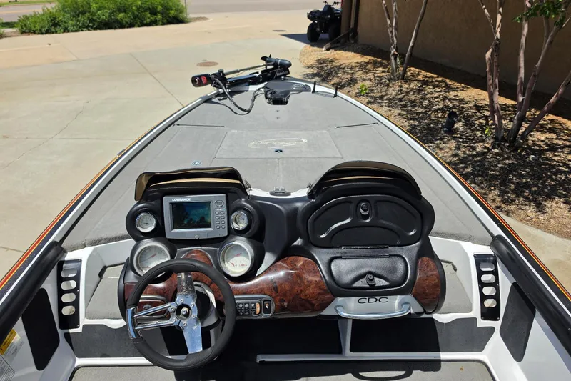 Slide: The Image of 2008 Nitro Z-9 boat dashboard with steering wheel and electronic display. - 4
