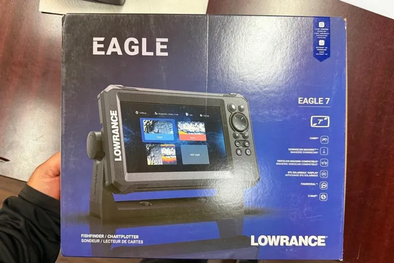 Slide: The Image of Box of Lowrance Eagle 7 fishfinder/chartplotter, featuring a 7-inch display. - 32