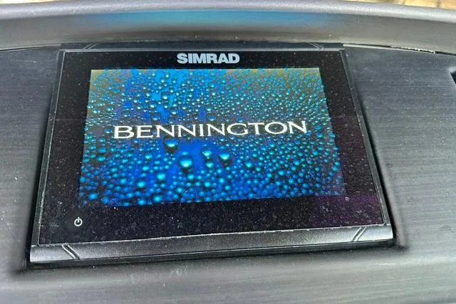 Slide: The Image of Simrad display on 2021 Bennington L Bowrider 25 Quad Bench boat dashboard. - 17