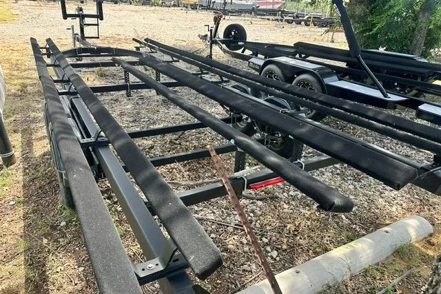 Slide: The Image of Trailer for 2021 Bennington L Bowrider 25 Quad Bench, parked on gravel. - 28