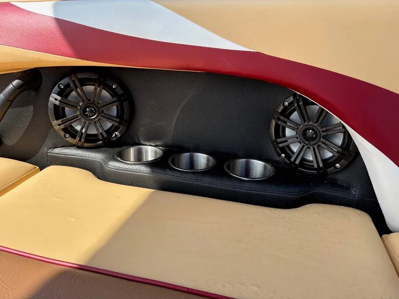 Slide: The Image of Speakers and cup holders inside a 2006 Moomba Mobius LSV. - 9