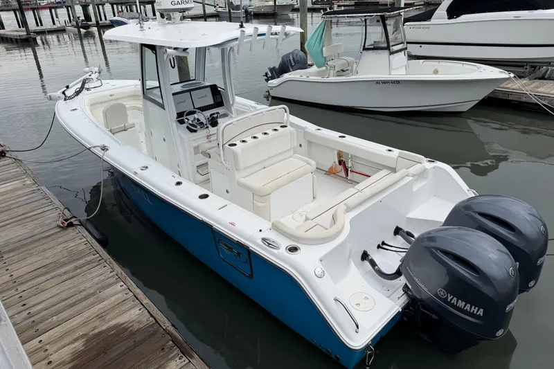 Slide: The Image of 2020 Sea Hunt Ultra 275 SE boat docked with dual Yamaha engines. - 4