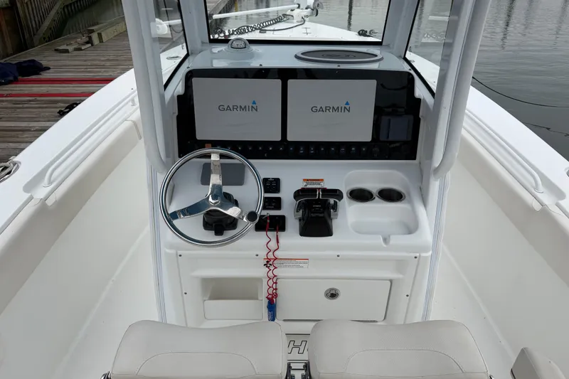 Slide: The Image of 2020 Sea Hunt Ultra 275 SE boat dashboard with Garmin navigation system. - 9