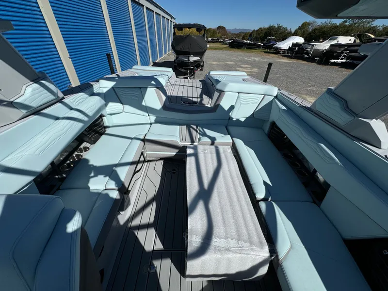 Slide: The Image of Nautique Super Air Nautique G23 2025 - 26