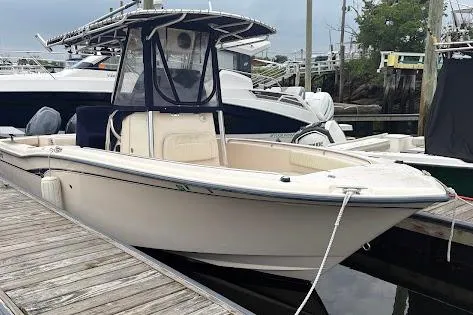 The Image of 2006 Grady-White Advance 257 boat docked at marina, side view. - 0
