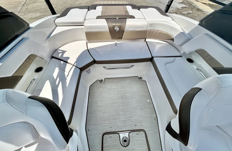 Slide: The Image of Chaparral 23 Surf 2018 - 48