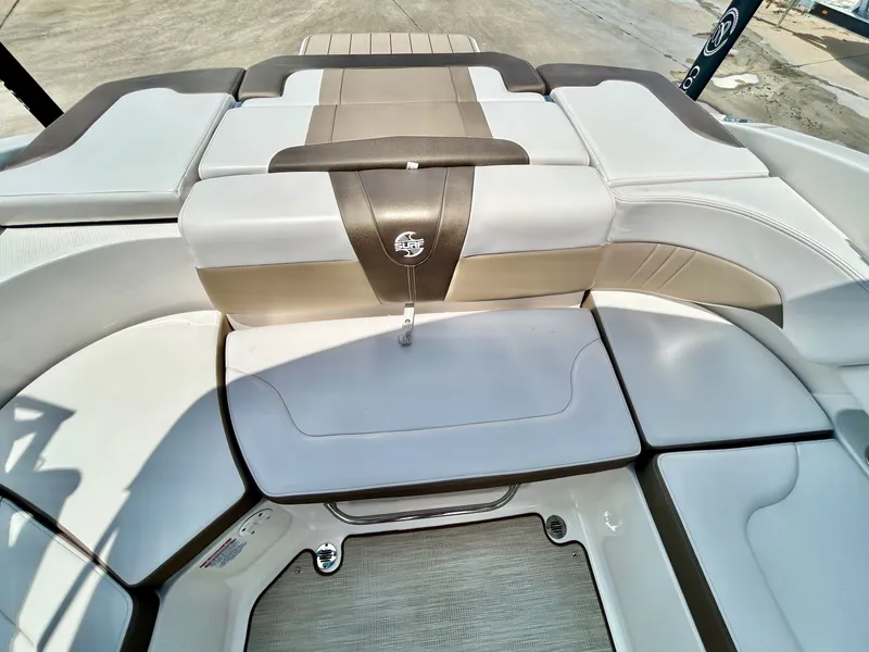 Slide: The Image of Chaparral 23 Surf 2018 - 51