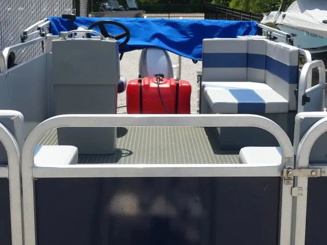 Slide: The Image of LAKER PONTOONS 714 2024 - 11
