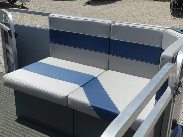 Slide: The Image of LAKER PONTOONS 714 2024 - 12