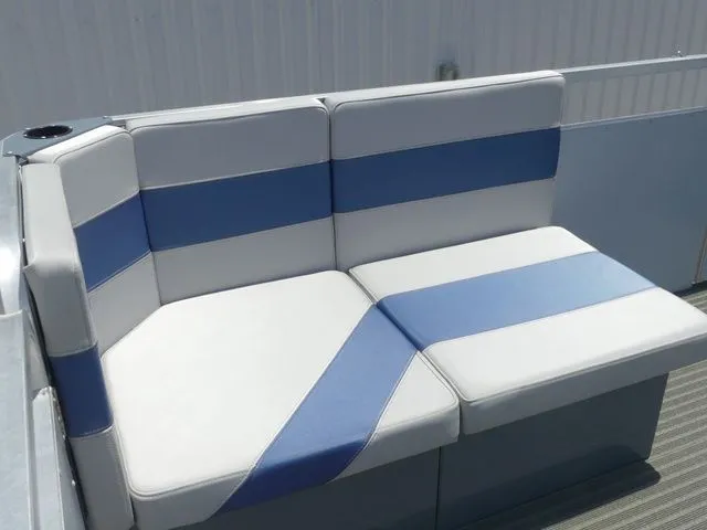 Slide: The Image of LAKER PONTOONS 714 2024 - 13
