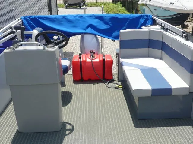 Slide: The Image of LAKER PONTOONS 714 2024 - 14