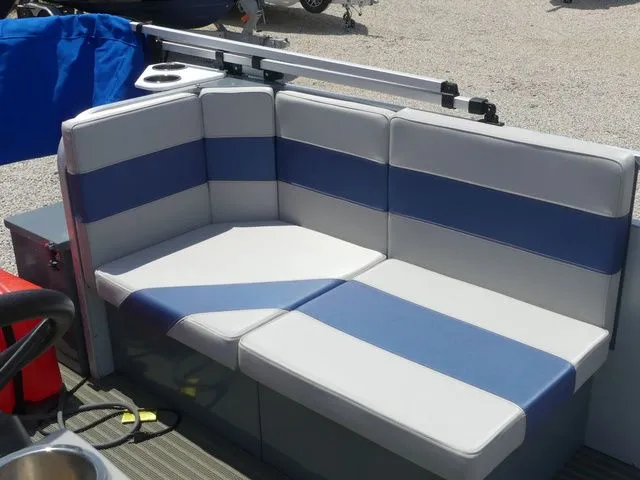 Slide: The Image of LAKER PONTOONS 714 2024 - 15