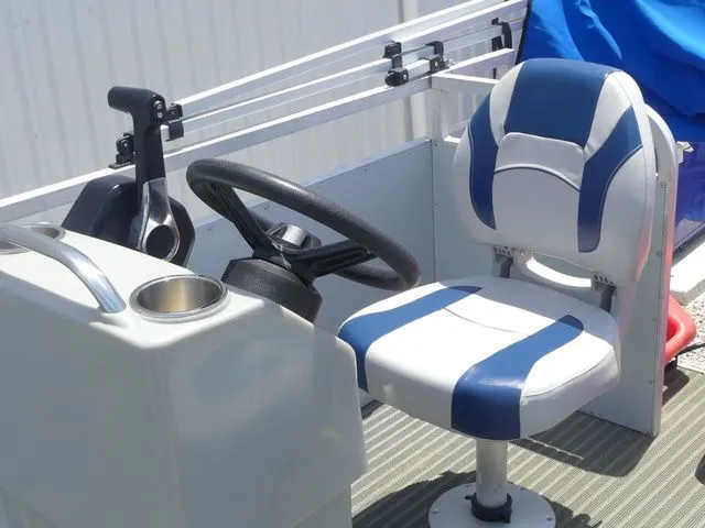 Slide: The Image of LAKER PONTOONS 714 2024 - 16