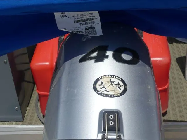 Slide: The Image of LAKER PONTOONS 714 2024 - 17