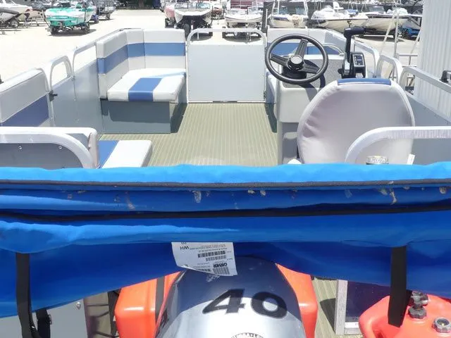 Slide: The Image of LAKER PONTOONS 714 2024 - 18