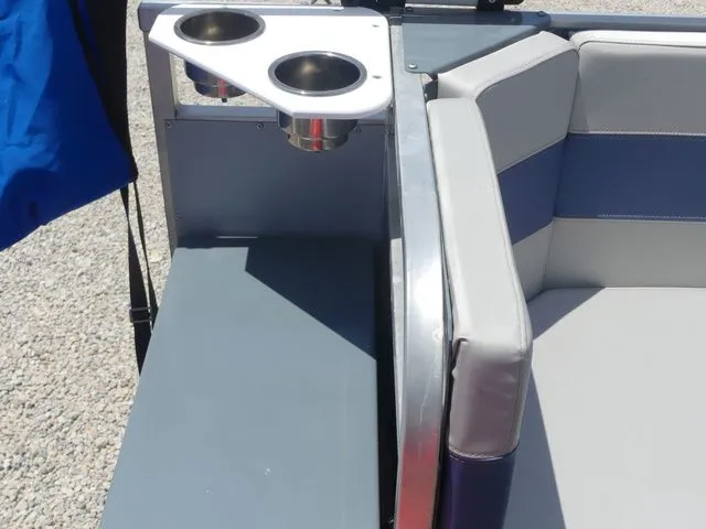 Slide: The Image of LAKER PONTOONS 714 2024 - 19