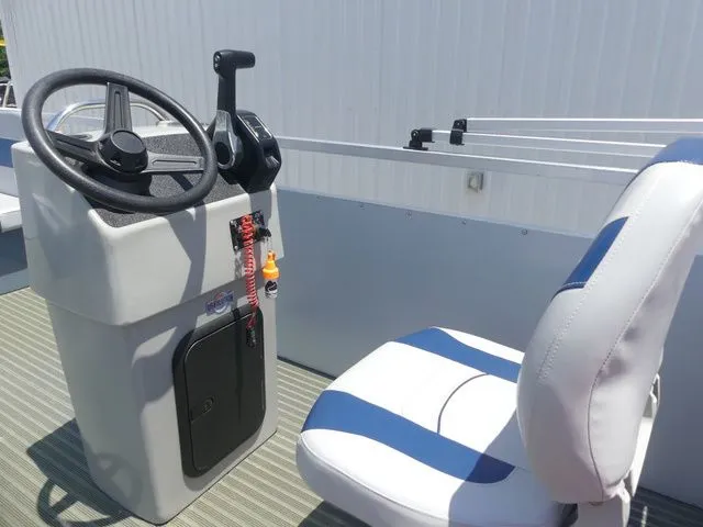 Slide: The Image of LAKER PONTOONS 714 2024 - 21