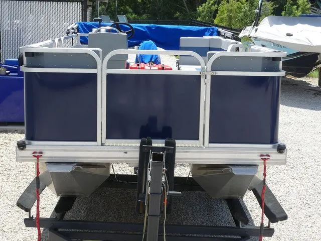 Slide: The Image of LAKER PONTOONS 714 2024 - 4