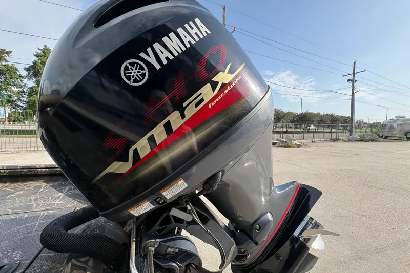 Slide: The Image of Yamaha VMAX outboard motor on 2018 Excel 1854 Shallow Water F4 Console boat. - 20
