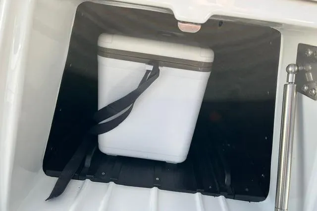 Slide: The Image of Storage compartment with cooler in 2021 Yamaha Boats 275SD. - 25