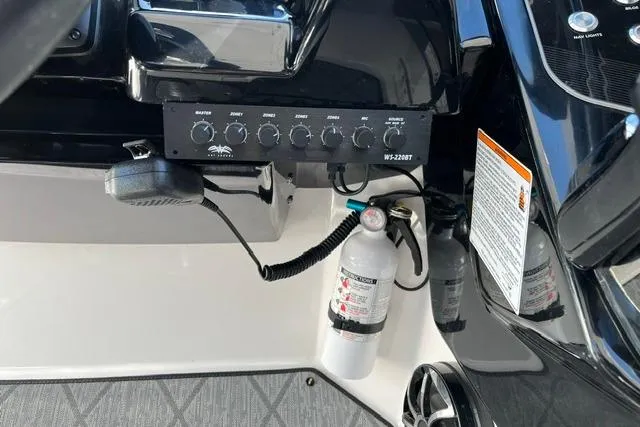 Slide: The Image of Control panel and fire extinguisher on 2021 Yamaha Boats 275SD. - 28