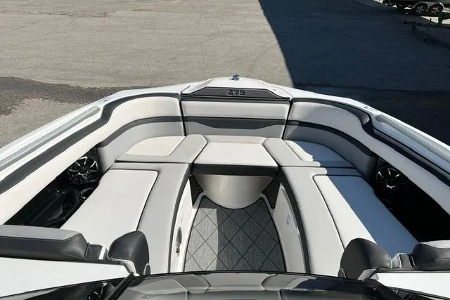 Slide: The Image of 2021 Yamaha Boats 275SD interior with spacious seating and modern design. - 31