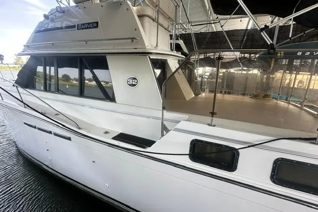 Slide: The Image of 1989 Carver 32 Aft Cabin Motor Yacht docked in a marina. - 4
