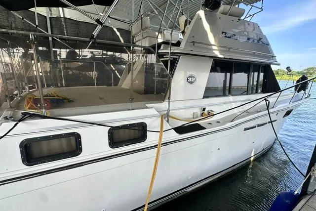 The Image of 1989 Carver 32 Aft Cabin Motor Yacht docked in a marina. - 5