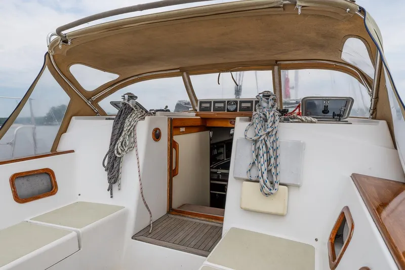 Slide: The Image of Cockpit of 1992 Morris Ocean Series 44 sailboat with ropes and seating. - 21