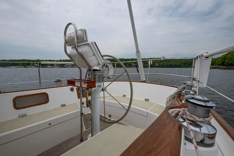Slide: The Image of Cockpit view of 1992 Morris Ocean Series 44 sailboat on a calm lake. - 17