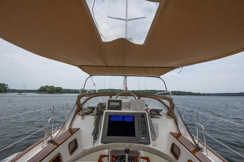 Slide: The Image of Cockpit view of 1992 Morris Ocean Series 44 sailboat on calm waters. - 58