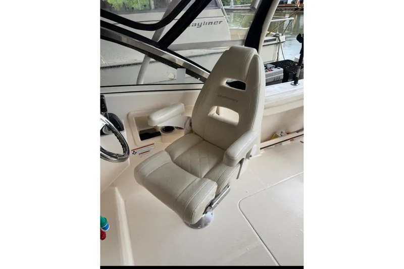 Slide: The Image of Captain's chair on 2020 Grady White 275 Freedom boat, featuring sleek design and comfort. - 4