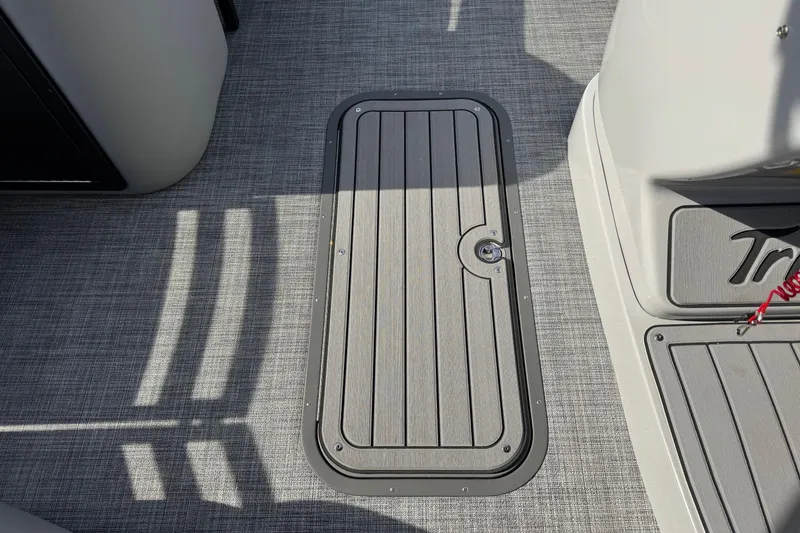 Slide: The Image of Deck hatch on 2026 JC Neptoon Sport 23TT DSL boat with textured flooring. - 11