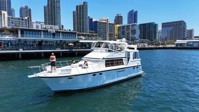 The Image of 2002 Jefferson Rivanna 50 Sundeck MY in front of a modern cityscape. - 0