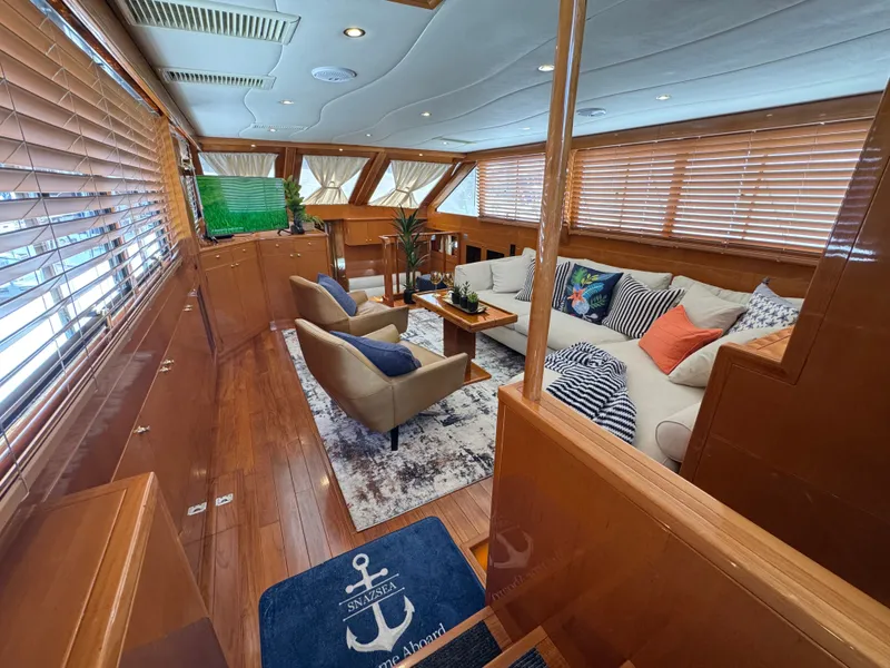 Slide: The Image of Interior of the 2002 Jefferson Rivanna 50 Sundeck MY with cozy living area and wood finish. - 30