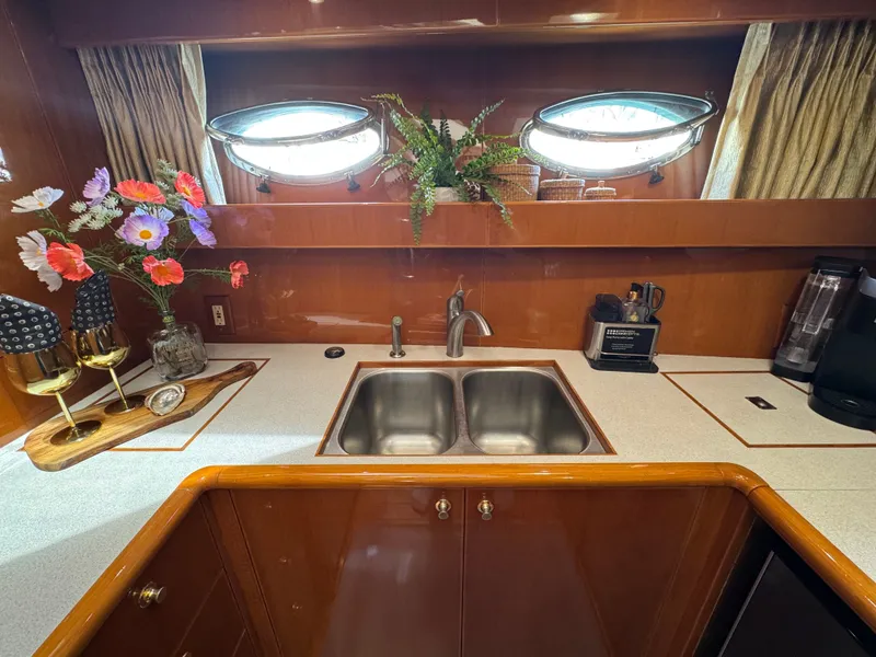 Slide: The Image of Kitchen of the 2002 Jefferson Rivanna 50 Sundeck MY with sink and plants. - 39