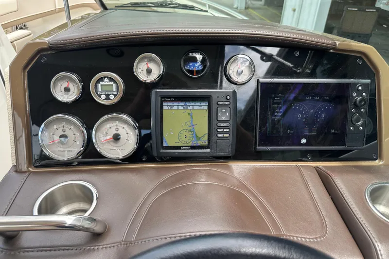 Slide: The Image of Dashboard of a 2018 Formula 290 Bowrider with navigation and control instruments. - 10