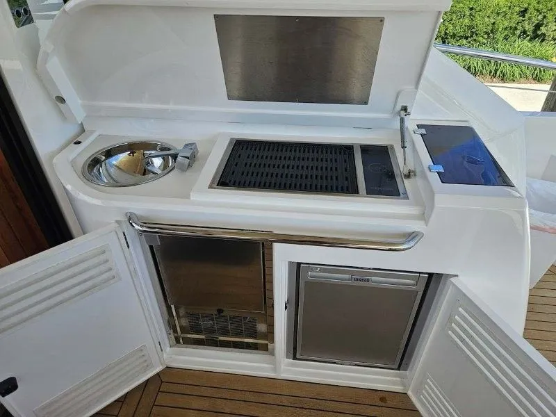 Slide: The Image of Sunseeker Predator 57 2016 - 6